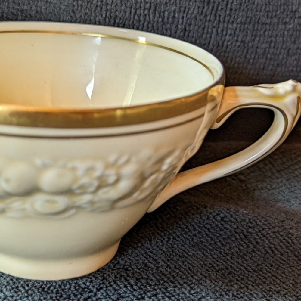 Vintage Crown Ducal Florentine Gold Band 2057  Flat Teacups – c 1950s/1960s